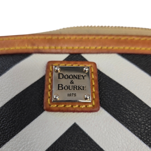 Dooney & Bourke Chevron Zebra Wristlet Clutch Black White Tan - Picture 8 of 13